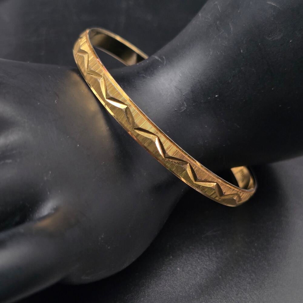 Crown Trifari Gold Tone Bangle Bracelet Zig Zag Vintage Jewelry